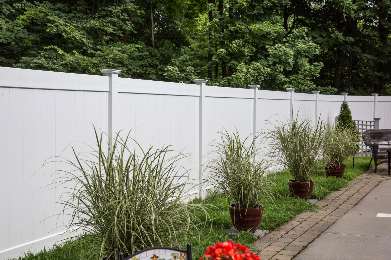 Photo of a white privacy vinyl fence