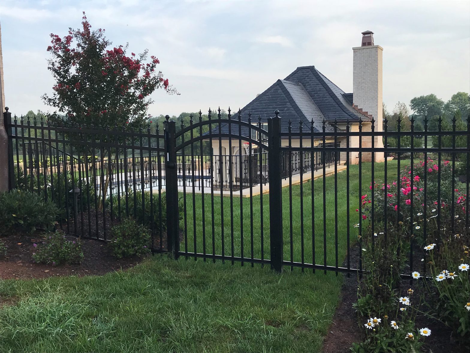 Photo of aluminum fence in Methuen Massachusetts