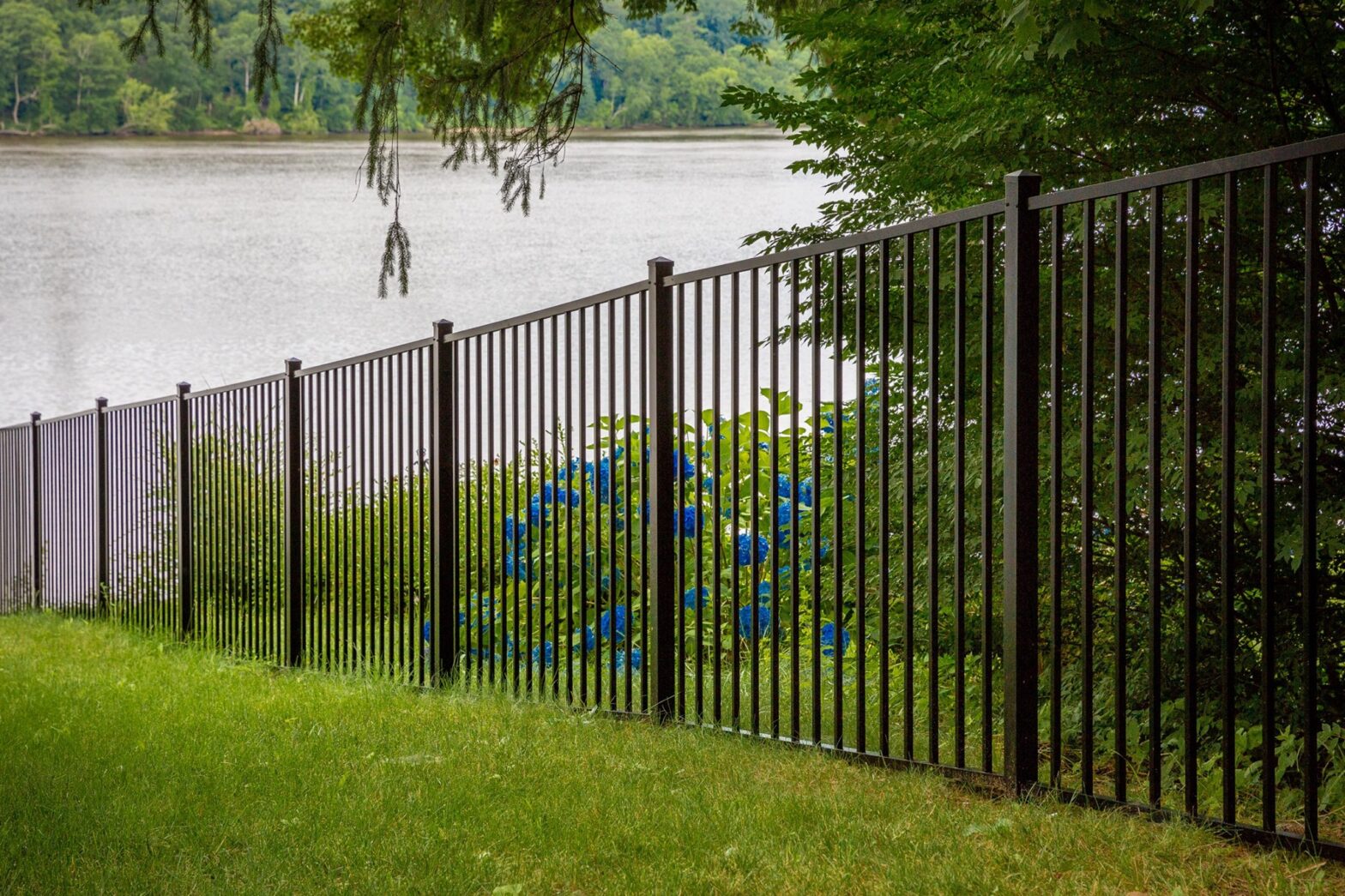 Photo of a Massachusetts aluminum fence.