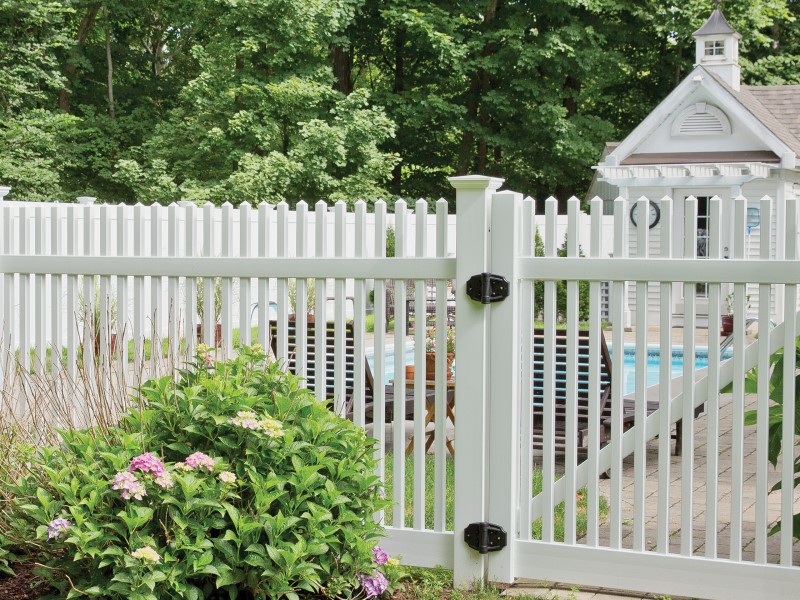 Lowell Massachusetts residential fencing contractor